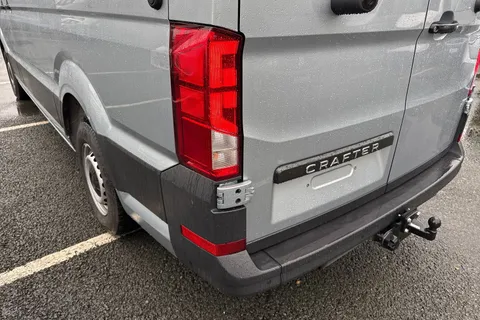 CX75JXW Volkswagen Crafter 2.0 TDI CR35 Commerce Plus Auto FWD MWB High Roof Euro 6 (s/s) 5dr Thumbnail #8