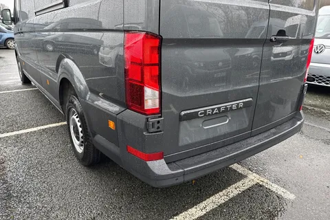 CX75JWZ Volkswagen Crafter 2.0 TDI CR35 Commerce FWD LWB High Roof Euro 6 (s/s) 5dr Thumbnail #8