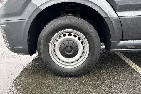 CX75JWZ Volkswagen Crafter 2.0 TDI CR35 Commerce FWD LWB High Roof Euro 6 (s/s) 5dr Thumbnail #10