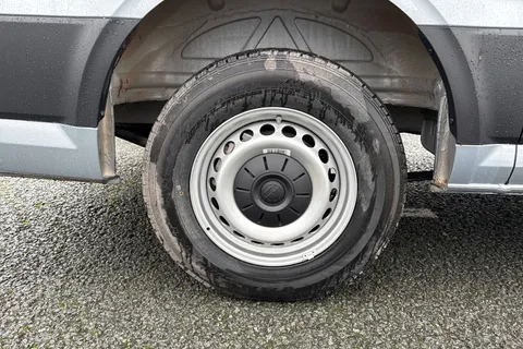 CX75JWD Volkswagen Crafter 2.0 TDI CR35 Commerce FWD MWB High Roof Euro 6 (s/s) 5dr Thumbnail #12