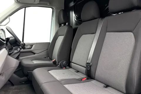 CX75JXJ Volkswagen Crafter 2.0 TDI CR30 Commerce FWD MWB High Roof Euro 6 (s/s) 5dr Thumbnail #16