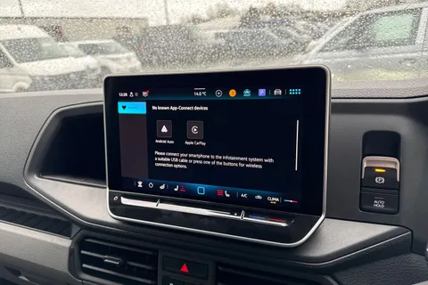 CX75JXW Volkswagen Crafter 2.0 TDI CR35 Commerce Plus Auto FWD MWB High Roof Euro 6 (s/s) 5dr Thumbnail #17