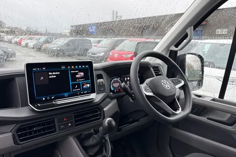 CX75JWZ Volkswagen Crafter 2.0 TDI CR35 Commerce FWD LWB High Roof Euro 6 (s/s) 5dr Thumbnail #18