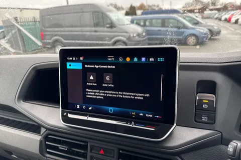 CX75JXJ Volkswagen Crafter 2.0 TDI CR30 Commerce FWD MWB High Roof Euro 6 (s/s) 5dr Thumbnail #17