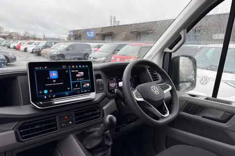 CX75JXJ Volkswagen Crafter 2.0 TDI CR30 Commerce FWD MWB High Roof Euro 6 (s/s) 5dr Thumbnail #18