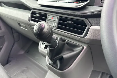 CX75JWD Volkswagen Crafter 2.0 TDI CR35 Commerce FWD MWB High Roof Euro 6 (s/s) 5dr Thumbnail #23