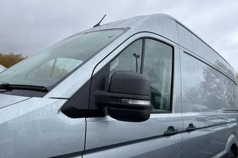 CX75JWD Volkswagen Crafter 2.0 TDI CR35 Commerce FWD MWB High Roof Euro 6 (s/s) 5dr Thumbnail #26