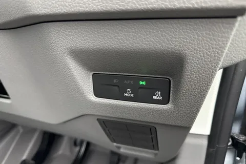 CX75JWD Volkswagen Crafter 2.0 TDI CR35 Commerce FWD MWB High Roof Euro 6 (s/s) 5dr Thumbnail #27