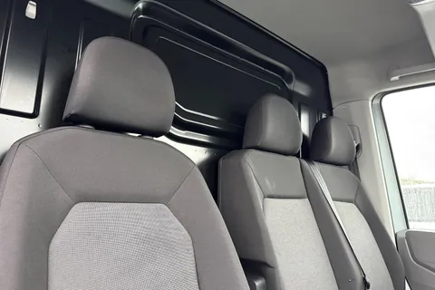 CX75JXW Volkswagen Crafter 2.0 TDI CR35 Commerce Plus Auto FWD MWB High Roof Euro 6 (s/s) 5dr Thumbnail #24