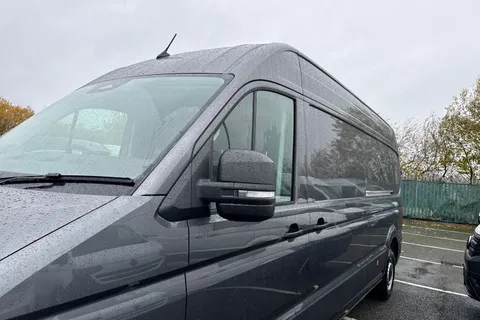 CX75JWZ Volkswagen Crafter 2.0 TDI CR35 Commerce FWD LWB High Roof Euro 6 (s/s) 5dr Thumbnail #26