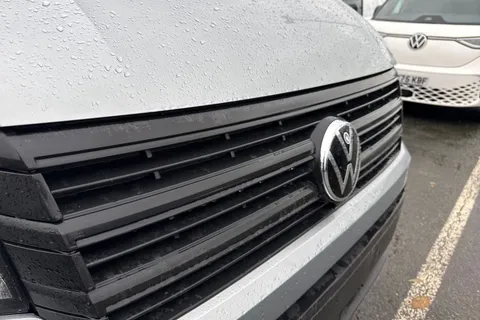 CX75JXW Volkswagen Crafter 2.0 TDI CR35 Commerce Plus Auto FWD MWB High Roof Euro 6 (s/s) 5dr Thumbnail #25