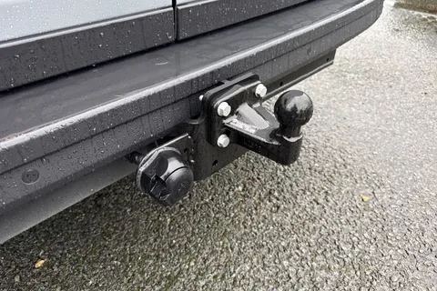 CX75JXW Volkswagen Crafter 2.0 TDI CR35 Commerce Plus Auto FWD MWB High Roof Euro 6 (s/s) 5dr Thumbnail #27