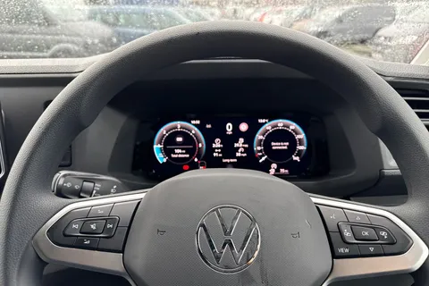 CX75JWZ Volkswagen Crafter 2.0 TDI CR35 Commerce FWD LWB High Roof Euro 6 (s/s) 5dr Thumbnail #29