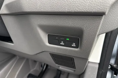 CX75JXW Volkswagen Crafter 2.0 TDI CR35 Commerce Plus Auto FWD MWB High Roof Euro 6 (s/s) 5dr Thumbnail #29