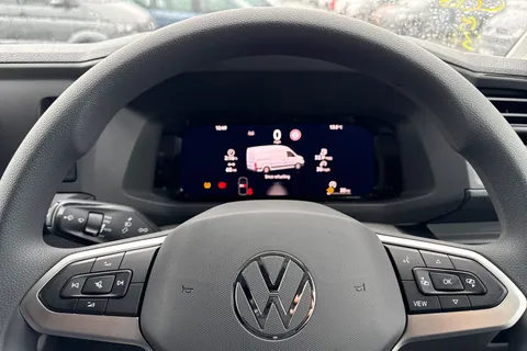 CX75JXJ Volkswagen Crafter 2.0 TDI CR30 Commerce FWD MWB High Roof Euro 6 (s/s) 5dr Thumbnail #29