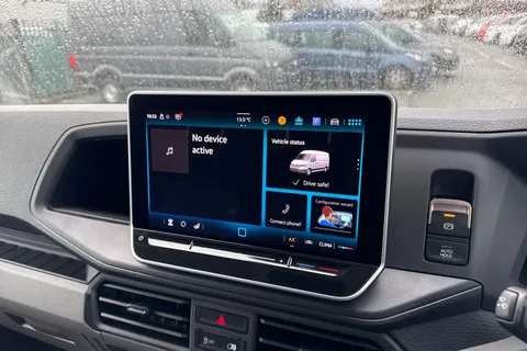 CX75JWZ Volkswagen Crafter 2.0 TDI CR35 Commerce FWD LWB High Roof Euro 6 (s/s) 5dr Thumbnail #31