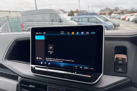 CX75JWD Volkswagen Crafter 2.0 TDI CR35 Commerce FWD MWB High Roof Euro 6 (s/s) 5dr Thumbnail #33