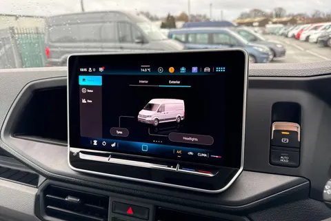 CX75JWD Volkswagen Crafter 2.0 TDI CR35 Commerce FWD MWB High Roof Euro 6 (s/s) 5dr Thumbnail #35