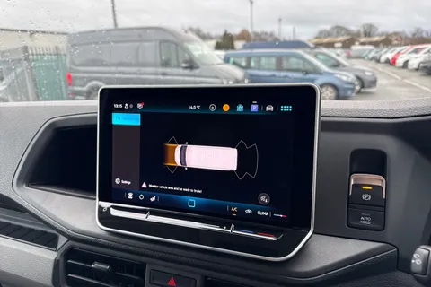 CX75JWD Volkswagen Crafter 2.0 TDI CR35 Commerce FWD MWB High Roof Euro 6 (s/s) 5dr Thumbnail #36