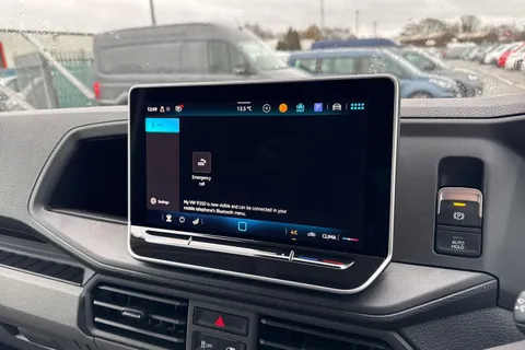 CX75JXJ Volkswagen Crafter 2.0 TDI CR30 Commerce FWD MWB High Roof Euro 6 (s/s) 5dr Thumbnail #33