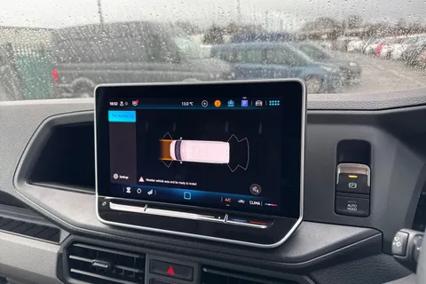 CX75JWZ Volkswagen Crafter 2.0 TDI CR35 Commerce FWD LWB High Roof Euro 6 (s/s) 5dr Thumbnail #36