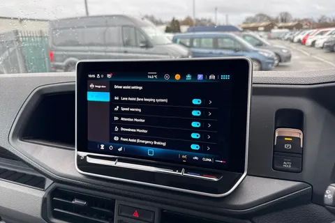 CX75JWD Volkswagen Crafter 2.0 TDI CR35 Commerce FWD MWB High Roof Euro 6 (s/s) 5dr Thumbnail #38