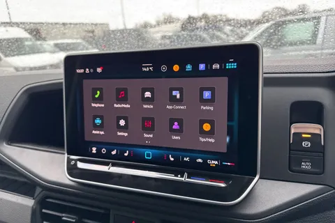 CX75JXW Volkswagen Crafter 2.0 TDI CR35 Commerce Plus Auto FWD MWB High Roof Euro 6 (s/s) 5dr Thumbnail #35