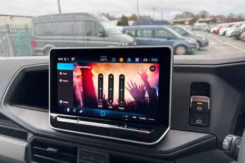 CX75JWD Volkswagen Crafter 2.0 TDI CR35 Commerce FWD MWB High Roof Euro 6 (s/s) 5dr Thumbnail #39