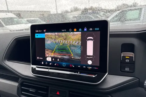 CX75JXW Volkswagen Crafter 2.0 TDI CR35 Commerce Plus Auto FWD MWB High Roof Euro 6 (s/s) 5dr Thumbnail #39