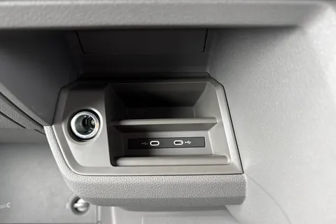 CX75JWZ Volkswagen Crafter 2.0 TDI CR35 Commerce FWD LWB High Roof Euro 6 (s/s) 5dr Thumbnail #40