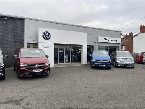 CX75JWZ Volkswagen Crafter 2.0 TDI CR35 Commerce FWD LWB High Roof Euro 6 (s/s) 5dr Thumbnail #41