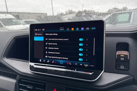 CX75JXW Volkswagen Crafter 2.0 TDI CR35 Commerce Plus Auto FWD MWB High Roof Euro 6 (s/s) 5dr Thumbnail #41