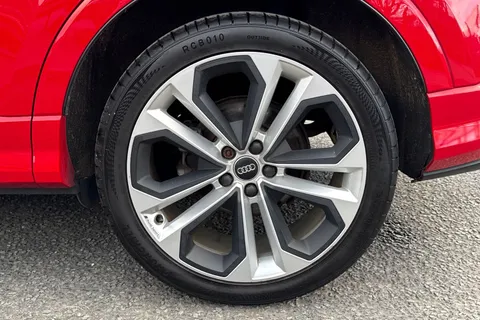 YG19OMP Audi Q3 1.5 TFSI CoD 35 S line S Tronic Euro 6 (s/s) 5dr Thumbnail #22