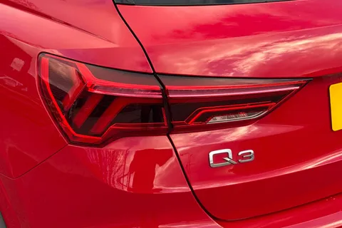YG19OMP Audi Q3 1.5 TFSI CoD 35 S line S Tronic Euro 6 (s/s) 5dr Thumbnail #27