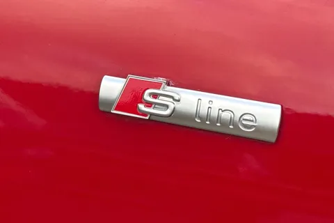 YG19OMP Audi Q3 1.5 TFSI CoD 35 S line S Tronic Euro 6 (s/s) 5dr Thumbnail #32