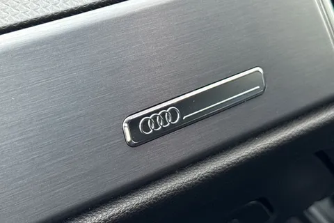 YG19OMP Audi Q3 1.5 TFSI CoD 35 S line S Tronic Euro 6 (s/s) 5dr Thumbnail #34