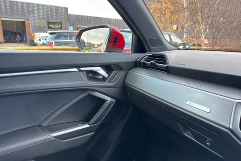 YG19OMP Audi Q3 1.5 TFSI CoD 35 S line S Tronic Euro 6 (s/s) 5dr Thumbnail #35