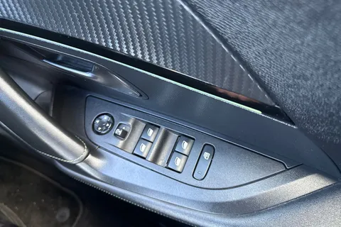 SD72WXJ PEUGEOT e-2008 50kWh GT Auto 5dr (7kW Charger) Thumbnail #43