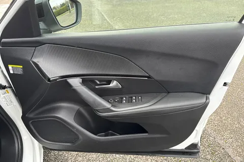 YR72WRC PEUGEOT e-2008 50kWh GT Auto 5dr (7kW Charger) Thumbnail #20