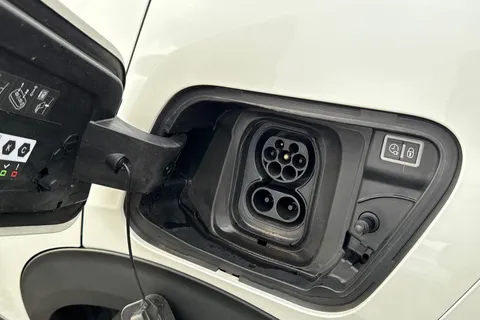 YR72WRC PEUGEOT e-2008 50kWh GT Auto 5dr (7kW Charger) Thumbnail #35