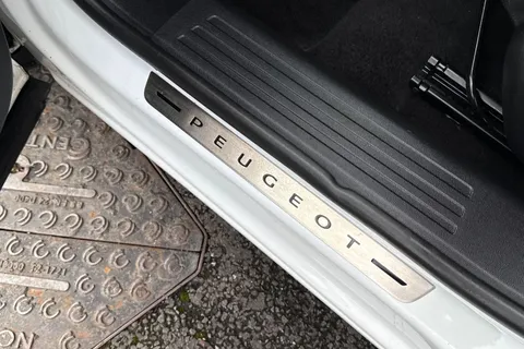 YR72WRC PEUGEOT e-2008 50kWh GT Auto 5dr (7kW Charger) Thumbnail #39