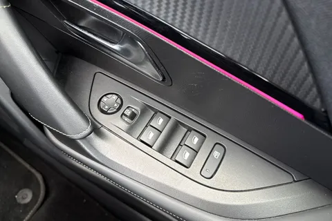 CE22LDU PEUGEOT e-2008 50kWh GT Premium Auto 5dr Thumbnail #43