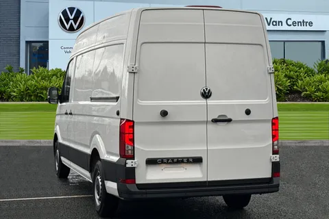CX75JYD Volkswagen Crafter 2.0 TDI CR35 Commerce Plus FWD MWB High Roof Euro 6 (s/s) 5dr Thumbnail #3