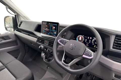 CX75JYD Volkswagen Crafter 2.0 TDI CR35 Commerce Plus FWD MWB High Roof Euro 6 (s/s) 5dr Thumbnail #14