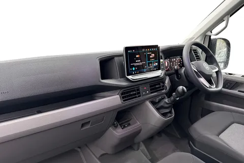 CX75JYD Volkswagen Crafter 2.0 TDI CR35 Commerce Plus FWD MWB High Roof Euro 6 (s/s) 5dr Thumbnail #15