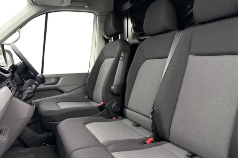 CX75JYD Volkswagen Crafter 2.0 TDI CR35 Commerce Plus FWD MWB High Roof Euro 6 (s/s) 5dr Thumbnail #16