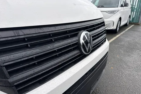 CX75JYD Volkswagen Crafter 2.0 TDI CR35 Commerce Plus FWD MWB High Roof Euro 6 (s/s) 5dr Thumbnail #25