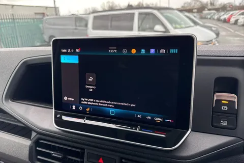 CX75JYD Volkswagen Crafter 2.0 TDI CR35 Commerce Plus FWD MWB High Roof Euro 6 (s/s) 5dr Thumbnail #33