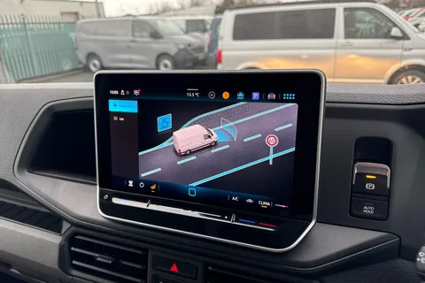 CX75JYD Volkswagen Crafter 2.0 TDI CR35 Commerce Plus FWD MWB High Roof Euro 6 (s/s) 5dr Thumbnail #37