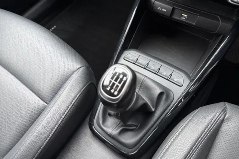 ML70WZO Kia Rio 1.0 T-GDi MHEV 3 Euro 6 (s/s) 5dr Thumbnail #24